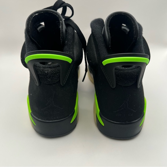 Air Jordan 6 Retro Sneaker - Picture 5 of 8
